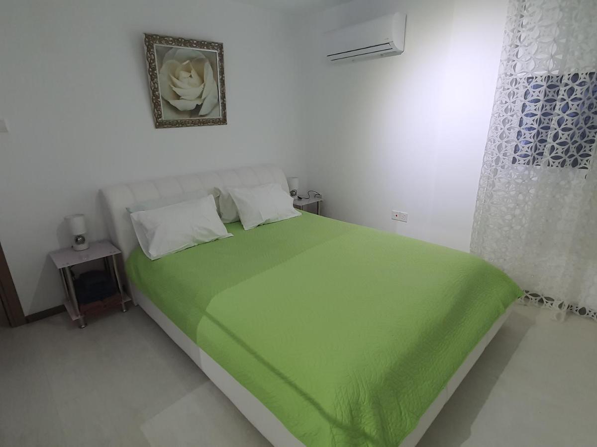 Luxury 2 Bed Apartment Next To The Beach Paralimni Exterior foto
